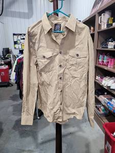 lot 950 image: Moiz Button-Front Shirt XL 55% Cotton 45% Polyester