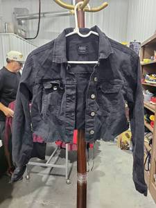lot 955 image: Almost Famous Womens Denim Jacket Size M Black