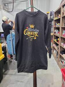lot 956 image: Birthday Queen Sweatshirt XL Black Graphic Print