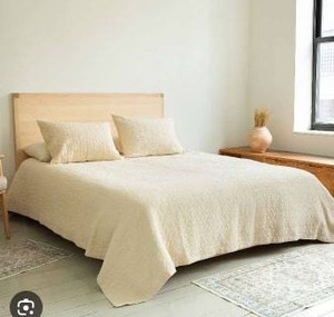lot 11191 image: Avocado Organic Cotton 3-Piece Coverlet Set Queen