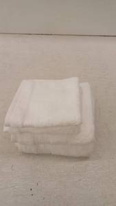 lot 11354 image: Purely Indulgent Lot Of 2 Hand Towels And 2 Wash Cloths, White