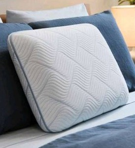 lot 11366 image: Tempur-Pedic Serenity Frost Cooling Memory Foam Pillow, Standard, 1 Pillow