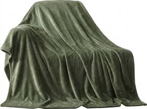 lot 11370 image: Queen-Size Green Fleece Blanket