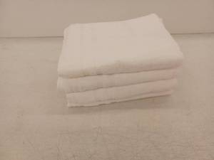 lot 11388 image: White Cotton Bath Towels 4-Pack