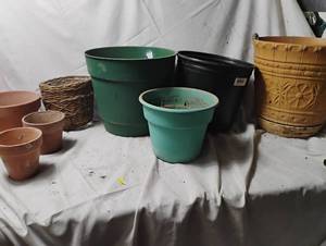 lot 34415 image: Planeters for gardening