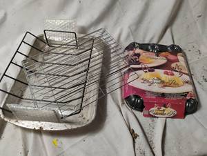 lot 34418 image: Wilton Mini Shells 6- Cavity Cake Pan  Pans