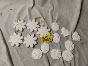 lot 34433 image: Ceramic snow flakes