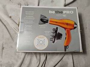 lot 34448 image: InfinitiPRO by Conair Quick Styling Salon Hair Dryer.
