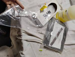 lot 34482 image: cleaning supplies and gloves