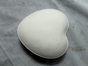 lot 34259 image: Small White Ceramic Heart