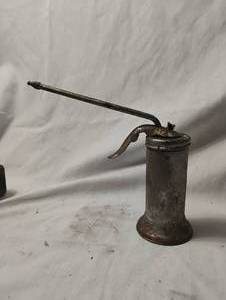 lot 34382 image: Vintage 6oz pump oiler