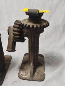 lot 34391 image: OEM Nissan Datsun Bottle jack, Vintage cast iron rachet screw jack