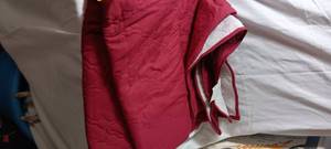 lot 34529 image: Red Blanket