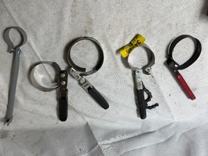lot 34365 image: Misc Oil wrenchs