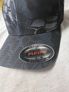 lot 34340 image: kryptek Black hat water repellent sz sm