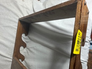 lot 34345 image: Vintage wooden wall mounted 4 gun rack