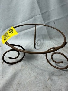 lot 34361 image: Small Bronze Plant holder