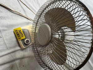 lot 34273 image: Lasko Small fan