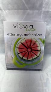 lot 675 image: Viovia Fresh Extra Large Melon Slicer