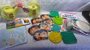 lot 690 image: Mixed Lot of Kids Party Supplies and Pop It Fidget Toys