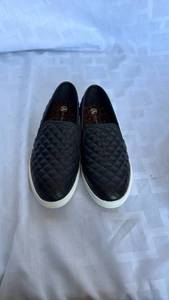 lot 719 image: Black Quilted Slip-On Sneakers Shoes US Size 5 kids 4