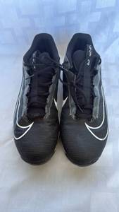 lot 745 image: Nike Molded Cleats US Size 13 DH5088-010
