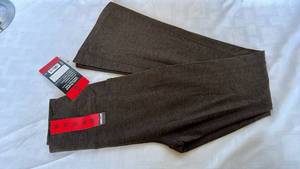 lot 761 image: Kirkland Signature Ladies Bootleg Pants Size M