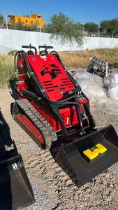 lot 10121 image: Skid Steer Loader SSL60 590kg