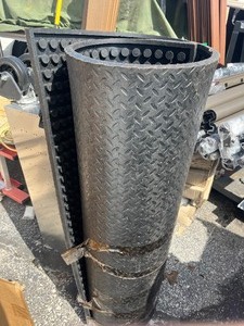 lot 143 image: 48 x 48 x 1 Heavy Duty Thick Rubber Mat - Diamond Plate Design