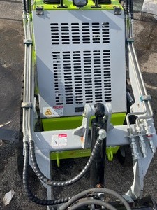lot 5 image: LANDHERO Mini Skid Steer Heavy Equipment Machine (LDH-T460) Year 2025.8 - 23HP 750KG 0.196 ya Approximate Size Dim 9045.351.2 In  Brought in Starts & Runs Dont know Anything more than that - Comes with Heavy Duty Grabber Bucket