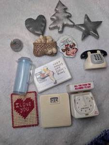 lot 1506 image: Mixed Novelty Magnet Figurines &amp Knick-Knack Lot - Scales, Magnets, Shapes 11 Pieces