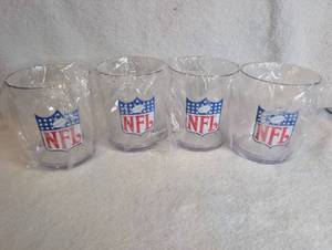 lot 2011 image: NFL and Mrs. Pauls Plastic Drinking Glasses Lot - 4 ct