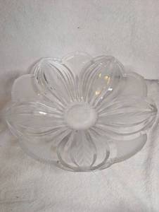 lot 2014 image: Clear Glass Flower-Shaped Bowl with Petal Decor