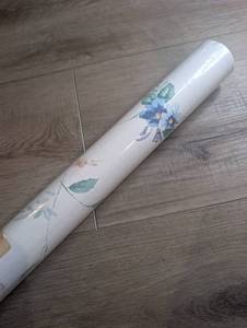 lot 2506 image: Imperial Prepasted Wallpaper Roll 5.2m x 20.5in Floral