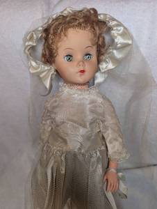 lot 2600 image: Vintage Bride Doll