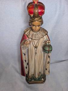 lot 2601 image: Infant of Prague Figurine Statue with Red Crown and Globe Cross
