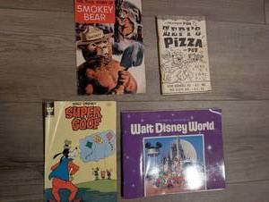 lot 3070 image: Disney Collectible Books Lot 4 Pieces Pizza Smokey Bear World Souvenir