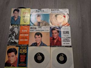 lot 3205 image: Elvis Presley 45 RPM Single Records Lot RCA Victor 9-piece