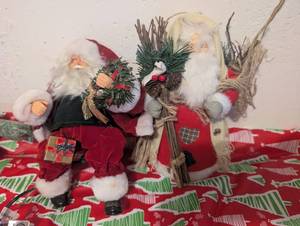 lot 4502 image: Santa Claus Christmas Figurine Lot of 2