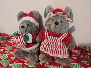 lot 4503 image: Oakin Plush Mouse Stuffed Animals Holiday Christmas Outfit Pair