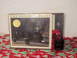 lot 4508 image: The Polar Express Gift Set Narrated by William Hunt