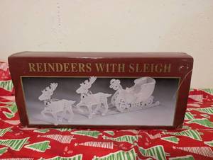 lot 4512 image: Reindeer with Sleigh Christmas Decorative Set