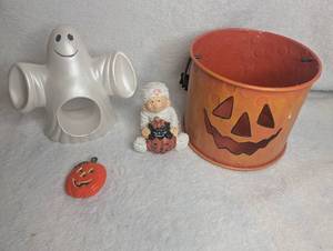 lot 4552 image: Halloween Decorations Lot 4-Piece Ghost Mummy Pumpkin Bucket Set