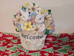 lot 4577 image: Collectible Bunnies Welcome Sign Basket Wall Decor