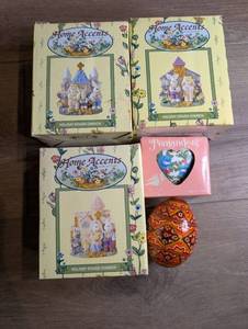 lot 4581 image: Home Accents Holiday Dough Church 3-Piece Set Pomandeis Decorative Items Lot