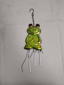 lot 14 image: Frog Wind Chime Hanging Ornament with Metal Chimes