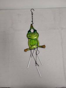 lot 15 image: Green Frog Hanging Wind Chime with Chain and Tubes