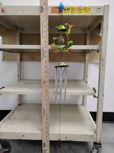 lot 16 image: Decorative Wind Chime Set 2 Pieces Green Frog and Metal Tubes
