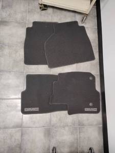 lot 17 image: GMC Floor Mats 4-Piece Set Driver Front MD 20191206