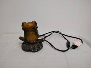 lot 20 image: Frog Table Lamp with Glass Shade and Leaf Base